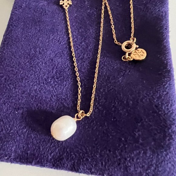 Tory Burch Gold Logo Cultured Pearl Short Necklace - Picture 2 of 9